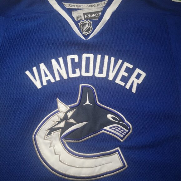 Reebok Youth's Size L/XL Vancouver Canucks NHL V-neck Jersey - Picture 4 of 12